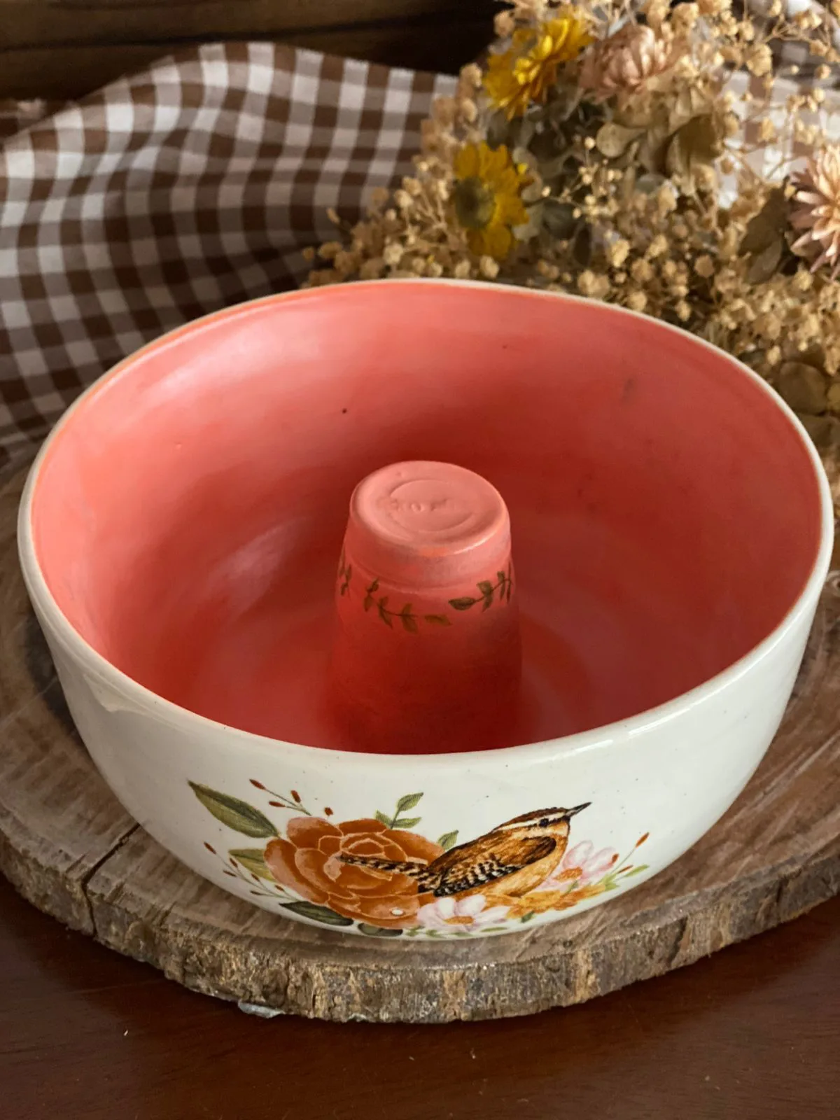 Forma Para Bolo Afeto (branca e salmão) PEÇA COM PEQUENAS MANCHAS NO INTERIOR